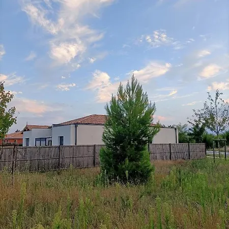 Maison Neuve 200m2 Climatisee Avec Sa Piscine Chauffee, Proche De La Plage Et Des Commerces Villa *