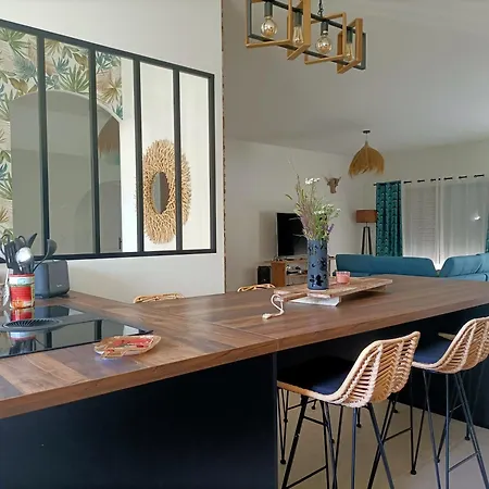 Maison Neuve 200m2 Climatisee Avec Sa Piscine Chauffee, Proche De La Plage Et Des Commerces
