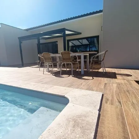 Maison Neuve 200m2 Climatisee Avec Sa Piscine Chauffee, Proche De La Plage Et Des Commerces Villa *