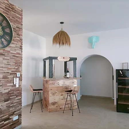Maison Neuve 200m2 Climatisee Avec Sa Piscine Chauffee, Proche De La Plage Et Des Commerces Vila